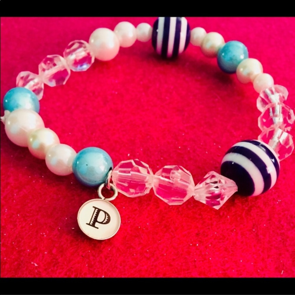 “ P” initial charm bracelet - Picture 2 of 6